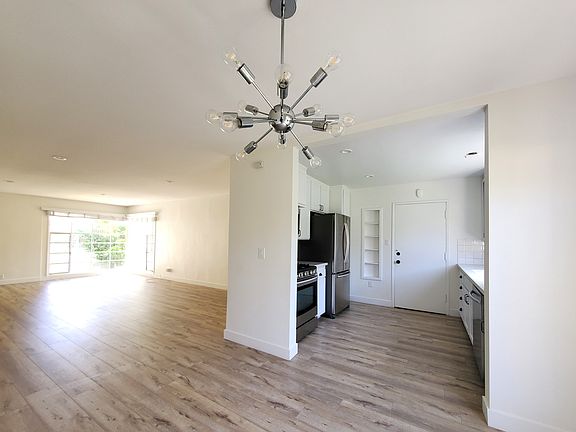 3rd image of 451 San Vicente Blvd APT 14
