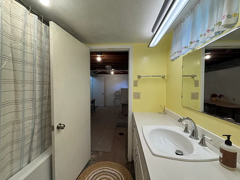 823 S Blakely St — Photo 29