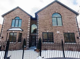 911 W 31st Pl, Chicago, IL 60608