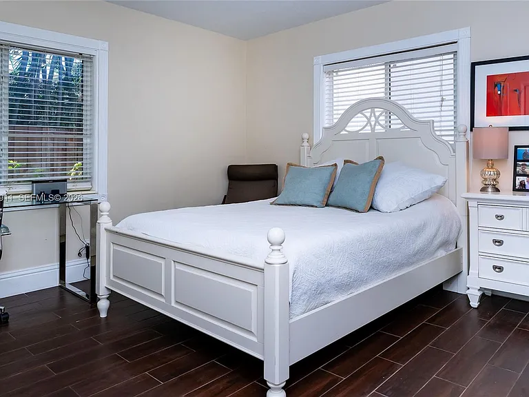 1529 Bayview Dr — Photo 14