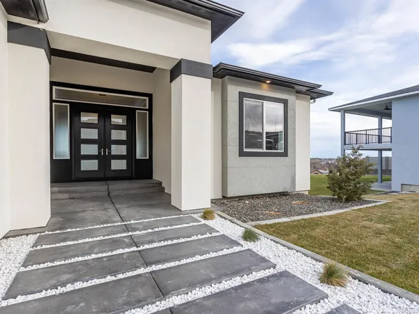 5945 W 28th Ave, Kennewick, WA 99338