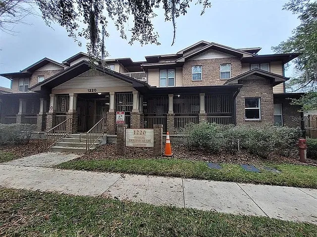 1220 SW 1st Ave #210
