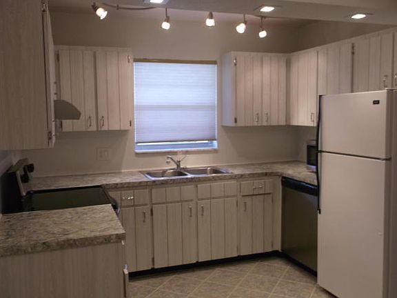 2nd image of 301 S Lakeside Dr APT 2