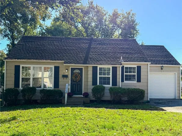 5321 W 50th Ter, Roeland Park, KS 66205