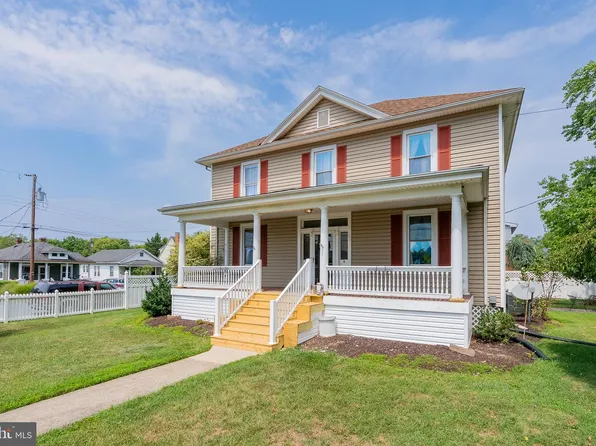 409 8th St, Waynesboro, VA 22980