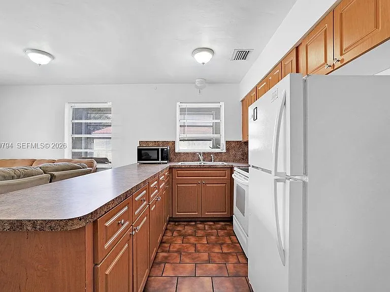 2419 Pierce St — Photo 15