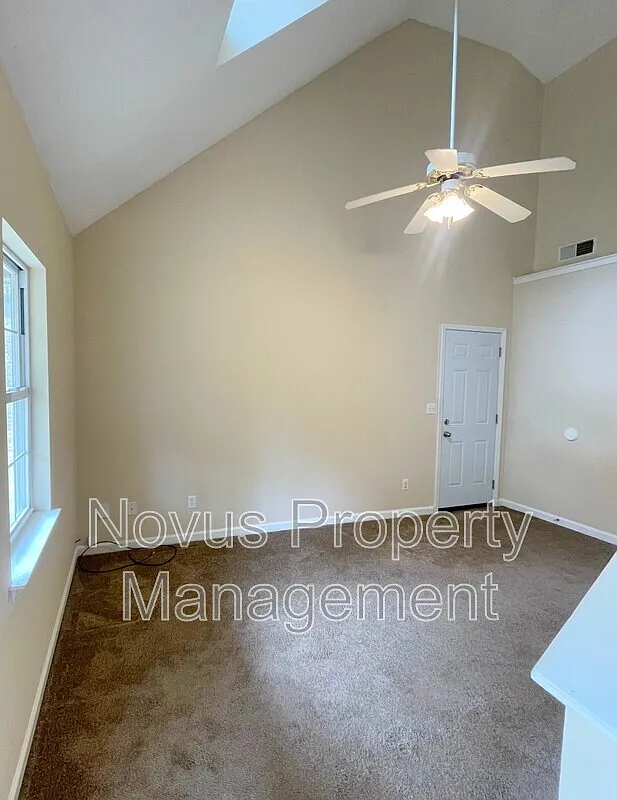 3 bed, 2.0 bath, 1056 sqft, $1,395 — Photo 3