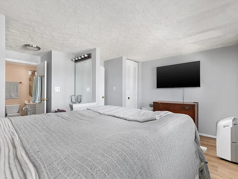 8307 Crestmont Cir — Photo 9