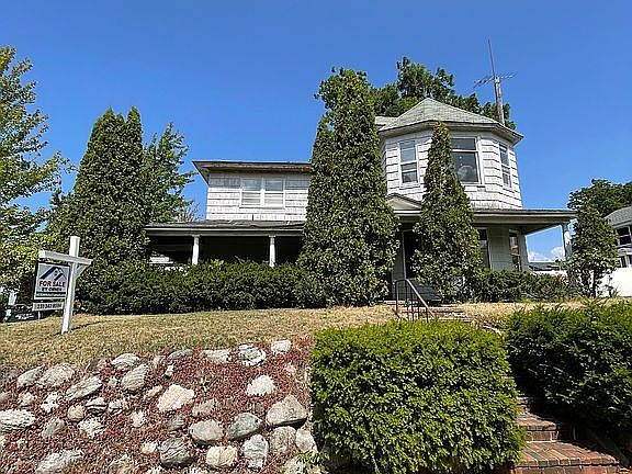 2nd image of 803 E Mitchell St