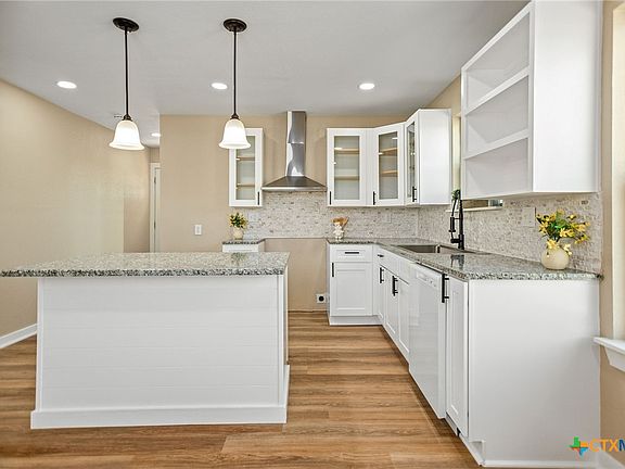 5th image of 817 McAdams Rd