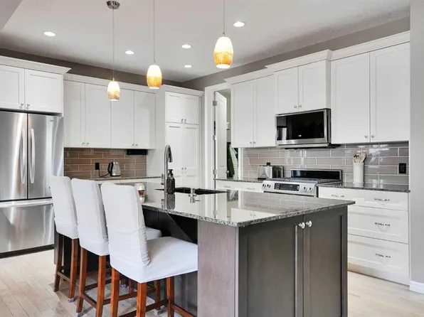 109 W Cranleigh Pl SE, Calgary, AB T3M 0N5
