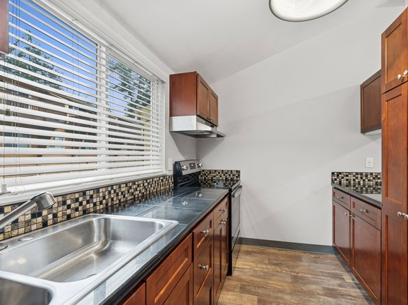 50 Kerr Pkwy #33