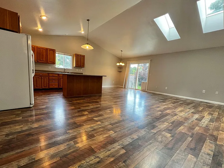 1065 S Edinburgh Dr — Photo 5