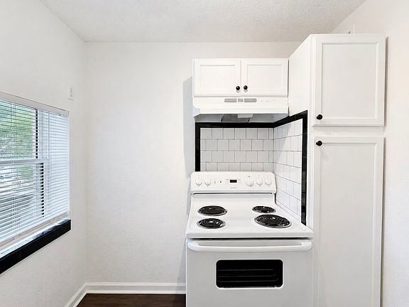 3rd image of 1722 N Lindsay Ave #3