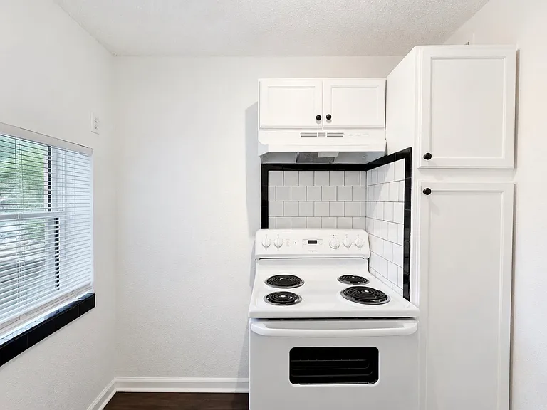 1722 N Lindsay Ave #3 — Photo 3