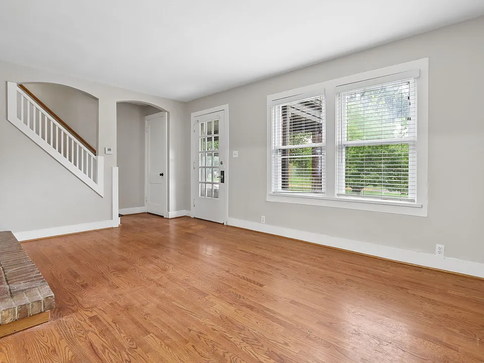827 Northwest Blvd #827