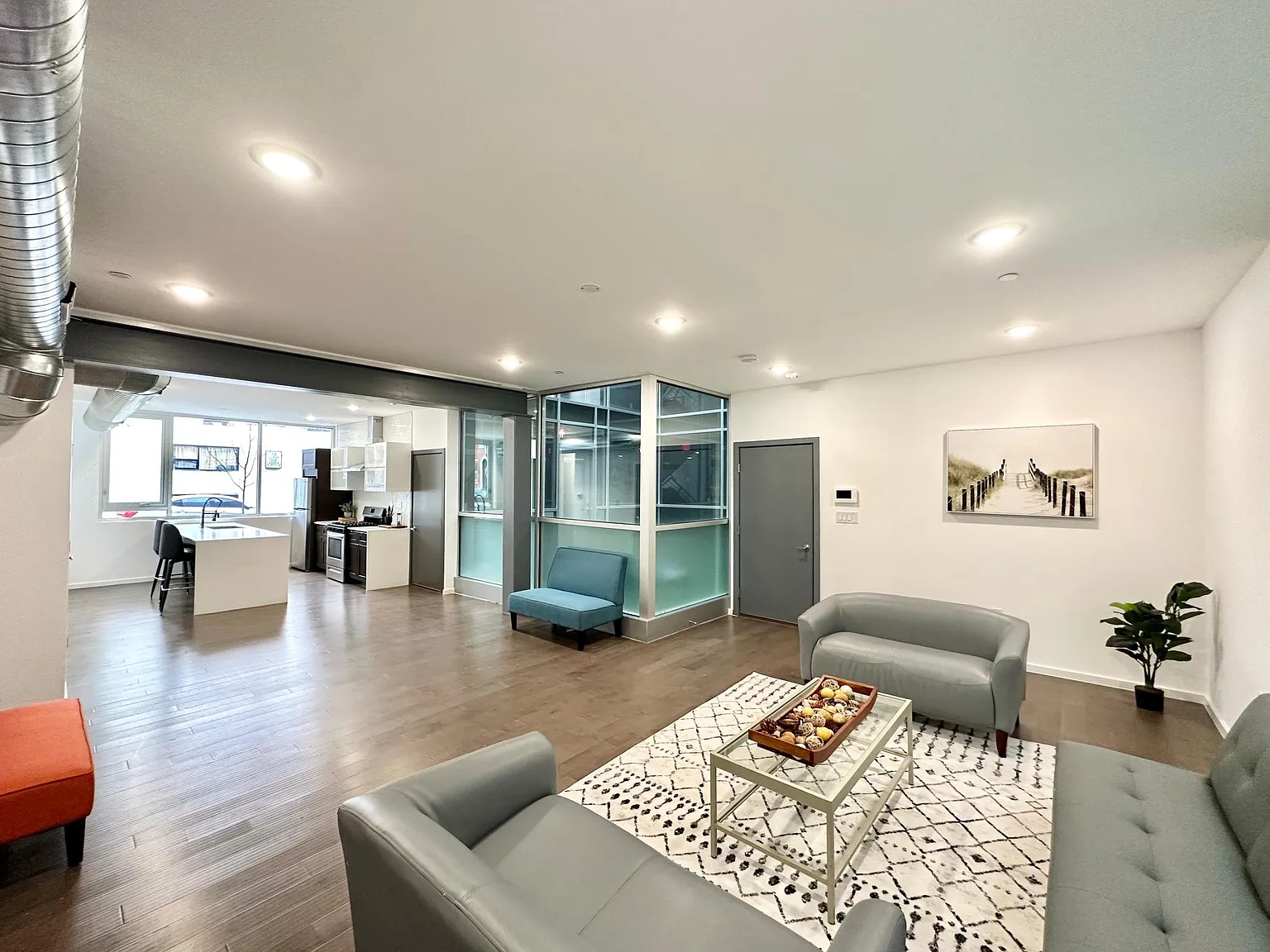 3 bed, 1800 sqft, $2,495 — Photo 2