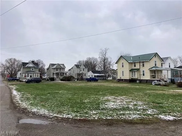 627 33rd St, Parkersburg, WV 26101