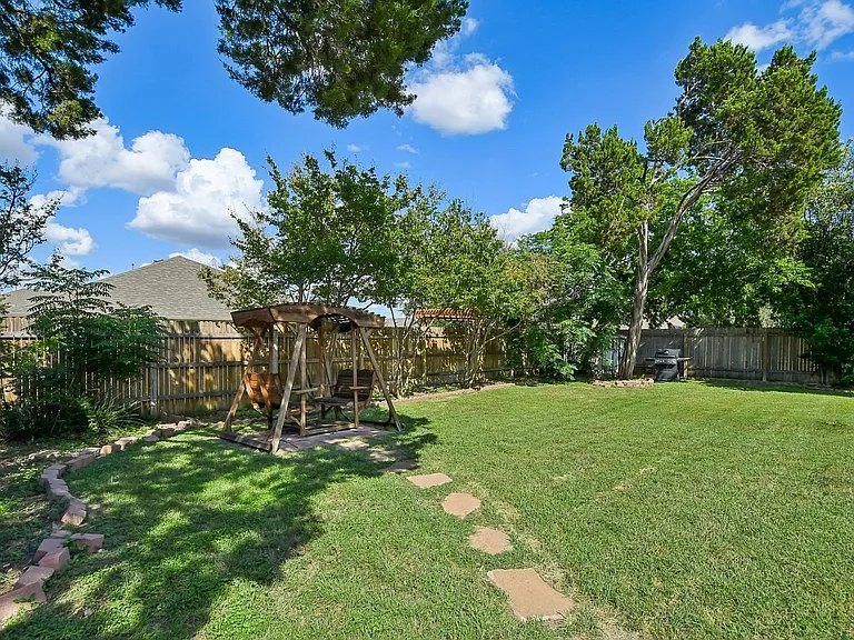 916 Moon Glow Dr — Photo 17
