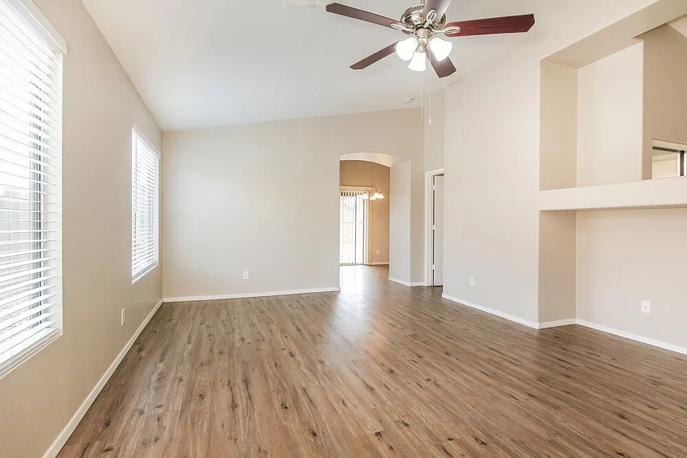3 bed, 2.0 bath, 1190 sqft, $1,720 — Photo 3
