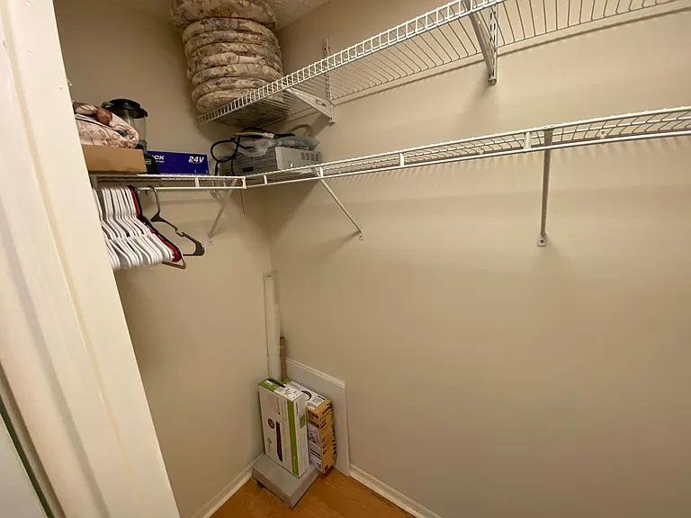 440 Canterbury Ct — Photo 32