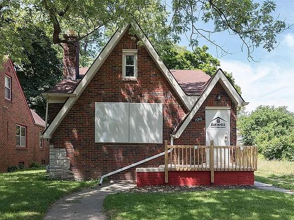 5th image of 15343 Sussex St