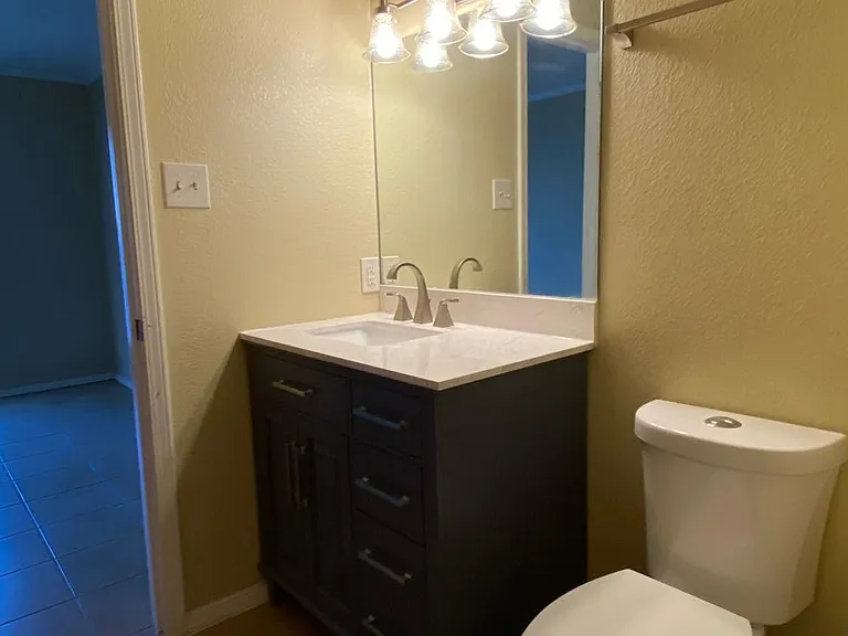 2748 Parkchester Dr — Photo 8