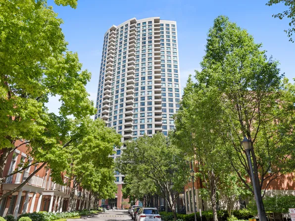 501 N Clinton St APT 607, Chicago, IL 60654