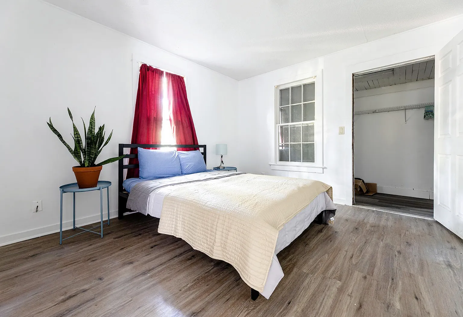 3 bed, 1.0 bath, 1773 sqft, $806 — Photo 1