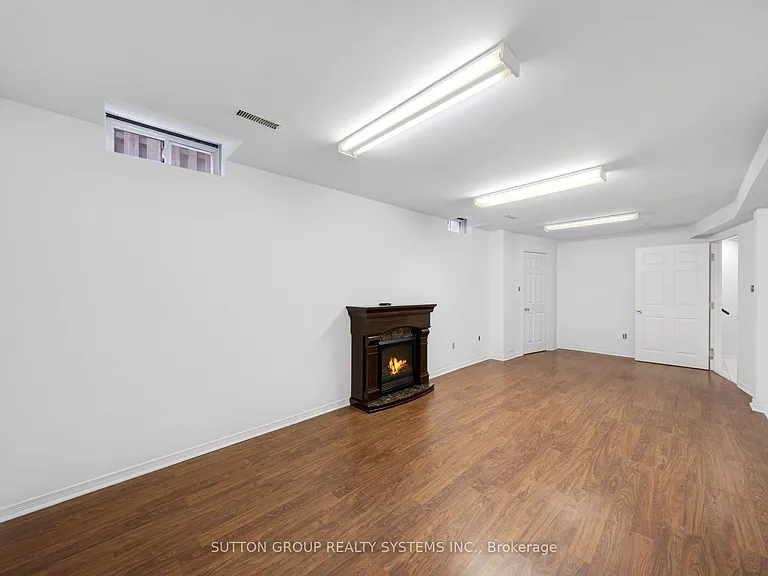 56 Ballard Cres #LOWER — Photo 19