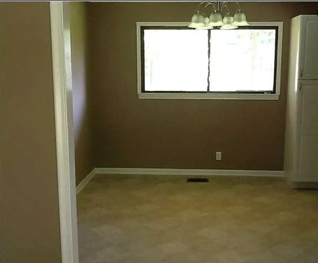 3 bed, 1.5 bath, 1300 sqft, $1,750 — Photo 2