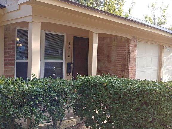 2nd image of 1219 Dumont Dr