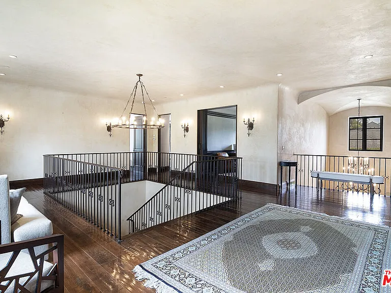 1221 Minorca Dr — Photo 16