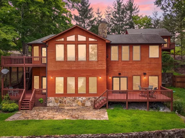 1186 Deerfield Way, La Follette, TN 37766