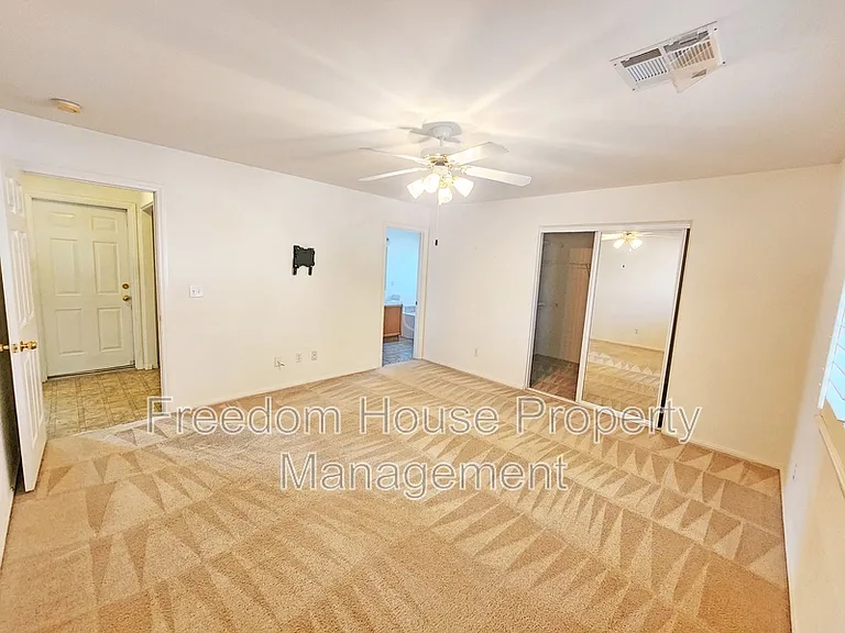 380 Round Up Ct — Photo 17