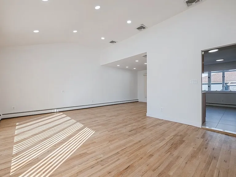 482 Harbor Dr — Photo 8