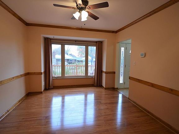 4th image of 5866 Royal Pkwy
