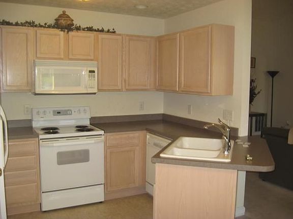 4th image of 3724 Waterbridge Ln
