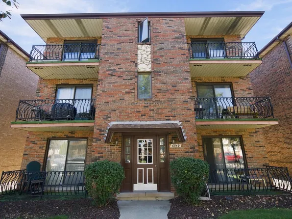 6549 W 64th Pl APT 2W, Chicago, IL 60638