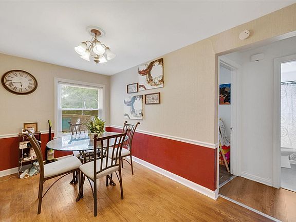 5th image of 2708 Wismer Ave