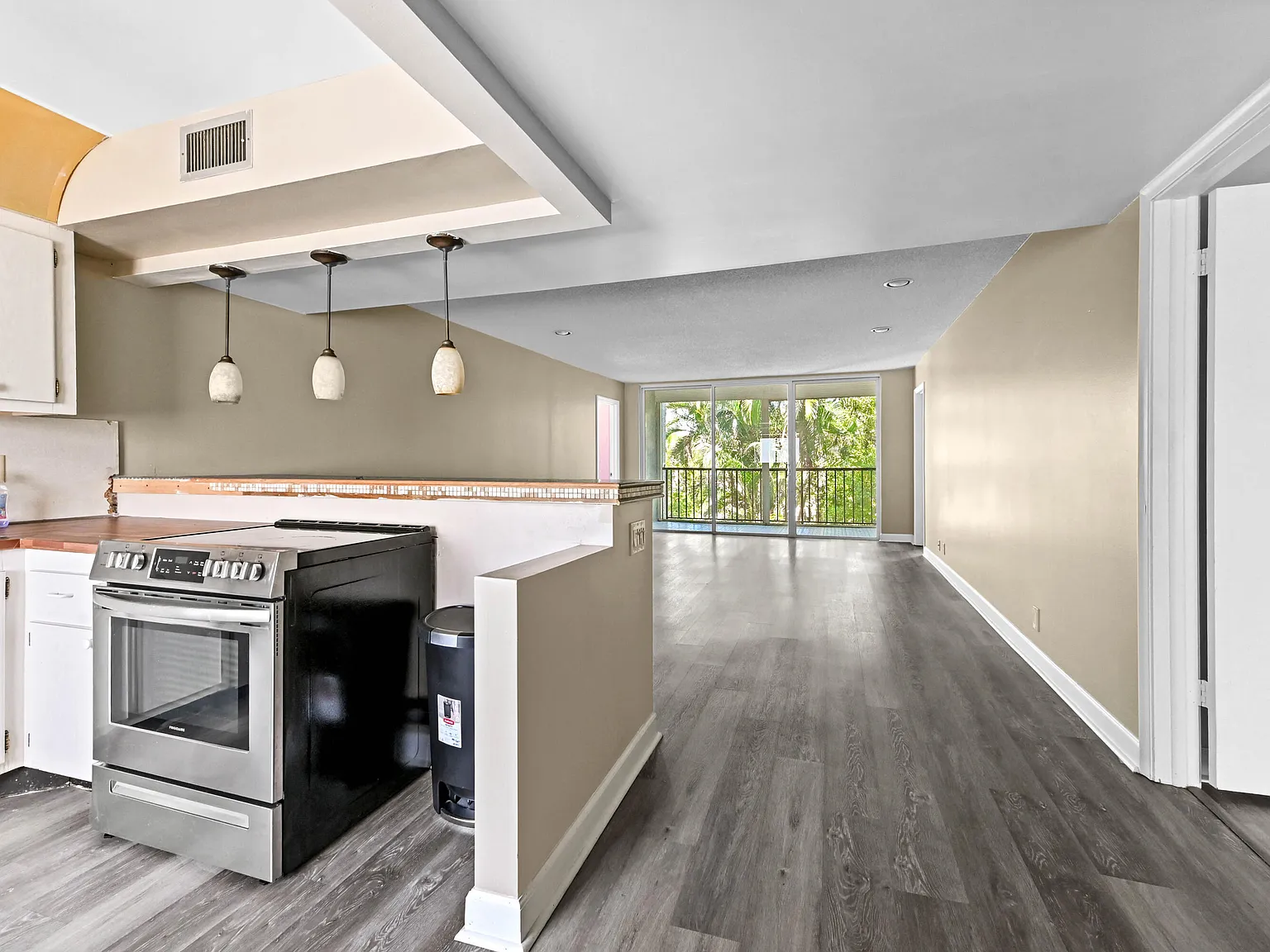 3 bed, 2.0 bath, 1148 sqft, $1,450 — Photo 2