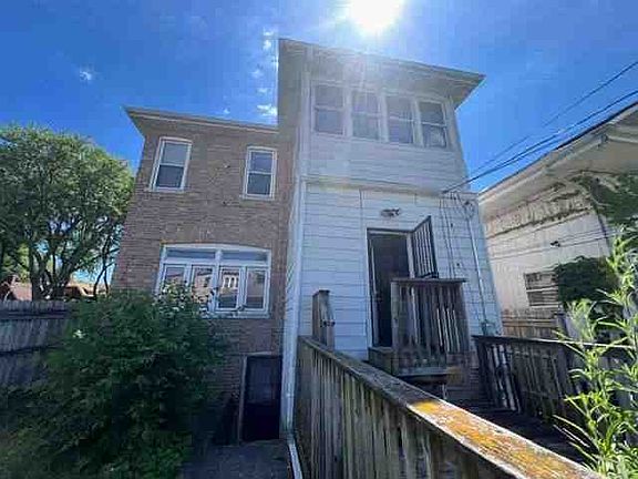3rd image of 7718 S Bennett Ave