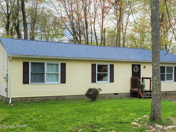 3528 Peak Dr, Tobyhanna, PA 18466