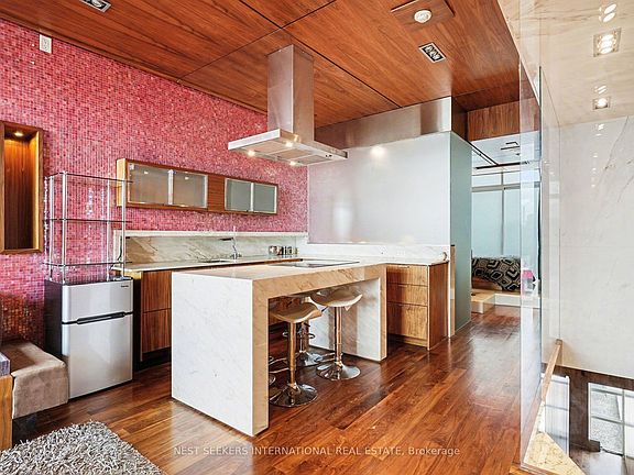 5th image of 388 Richmond St W #519