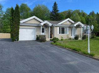 52 Raymond St, Edmundston, NB E3V4Z7