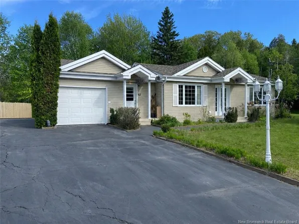 52 Raymond St, Edmundston, NB E3V 4Z7