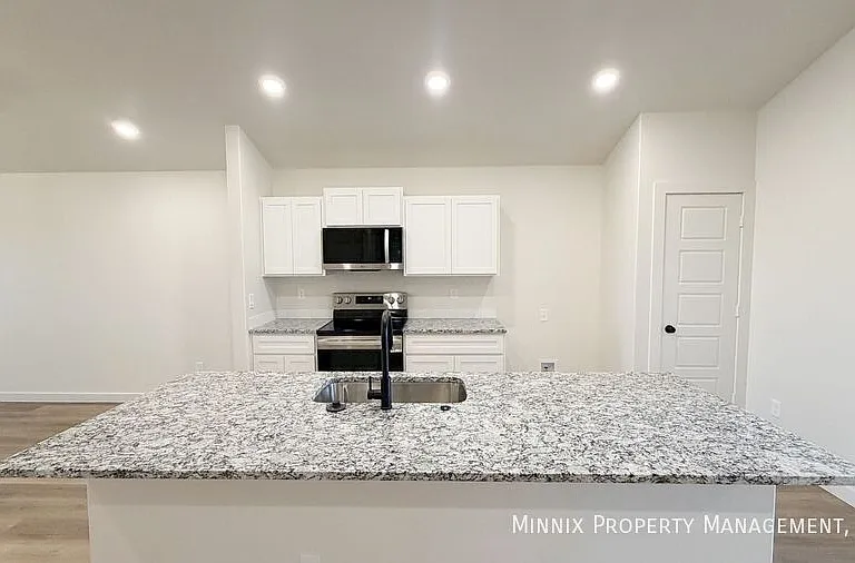 2161 Langford Ave — Photo 4