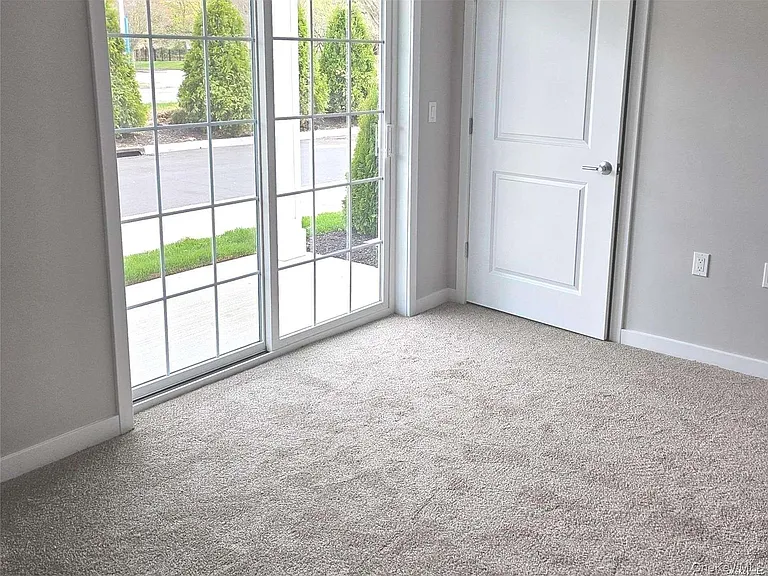 221 Eastview Dr #18 — Photo 6