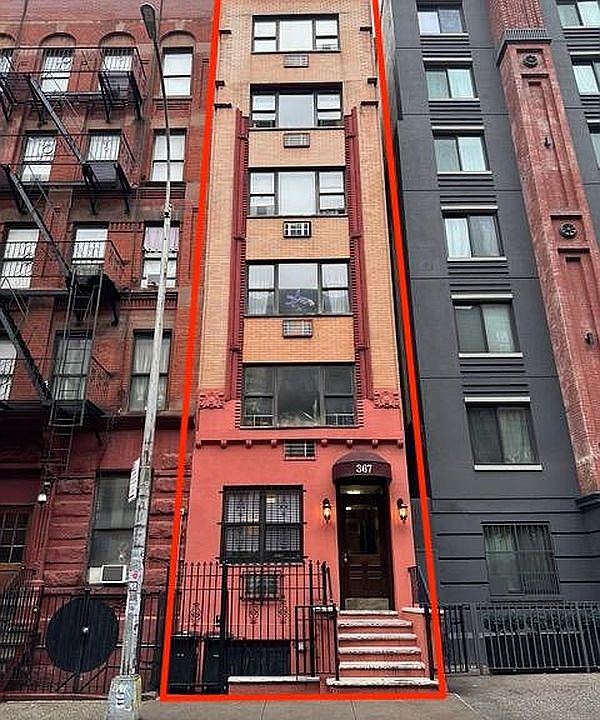 1st image of 367 W 48th St