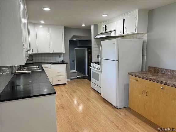 4th image of 7841 Transit Rd